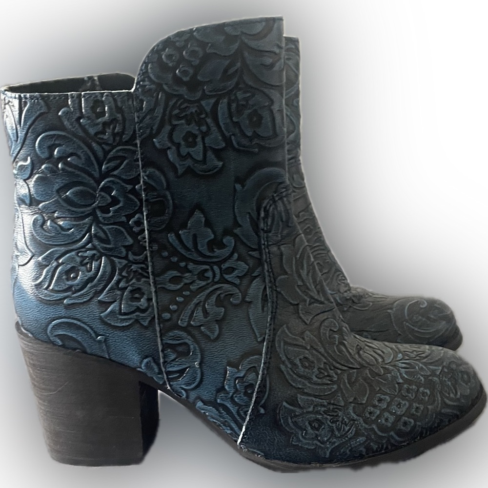 Sterling River Ankle Boots Size 8.5